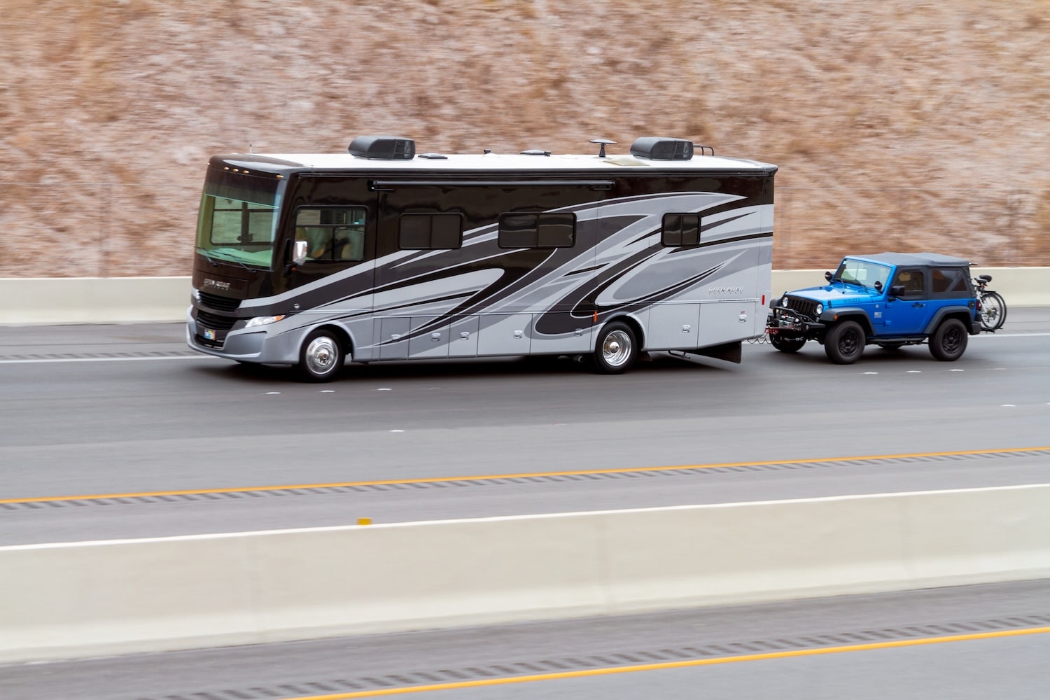 Find The Best Vehicle to Tow Behind an RV(00)