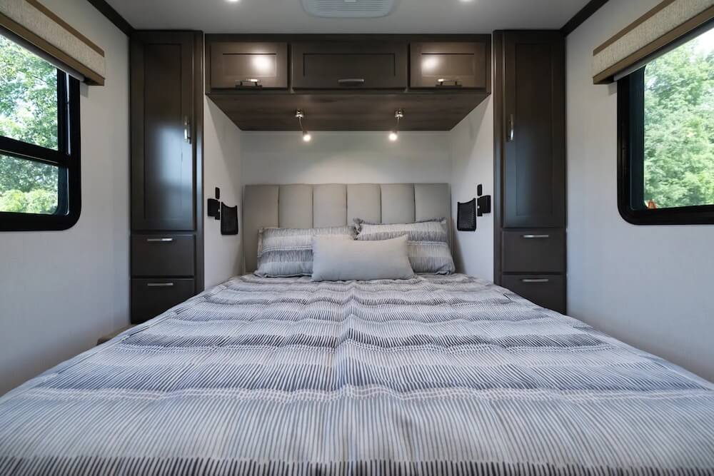 Dynamax-Isata-5-28SS-King-bed-Image-by-Dynamax What Are the Best Super C RVs?