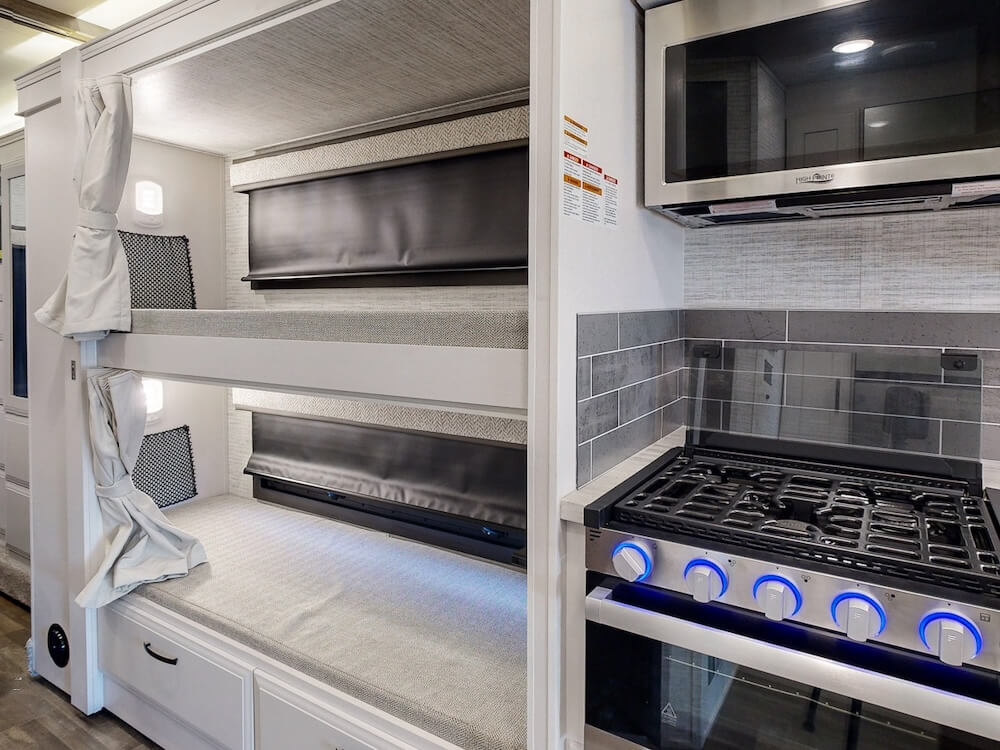 Jayco-Greyhawk-31F-2025-extraimage2