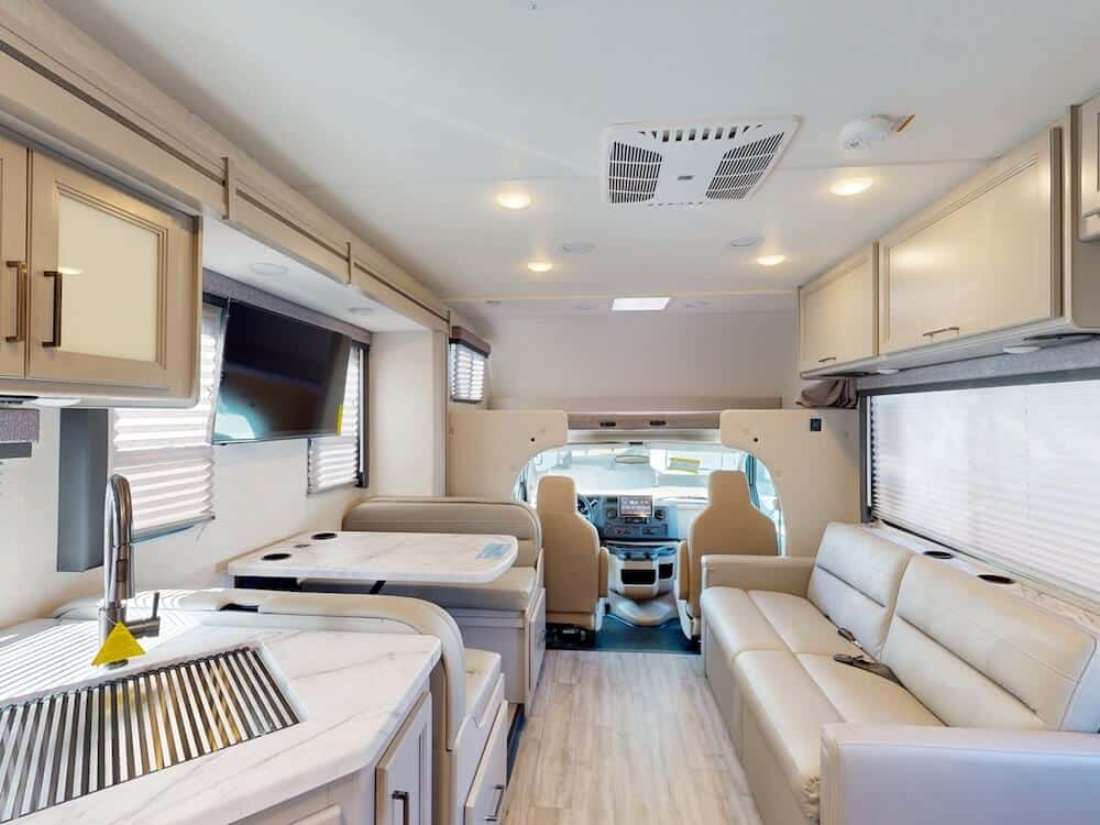 Thor-Coleman-31CM-2025-wideinteriorliving