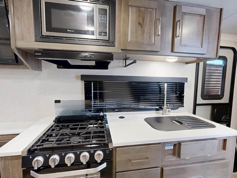 Forest-River-Rockwood-Mini-Lite-2205S-2025-kitchen