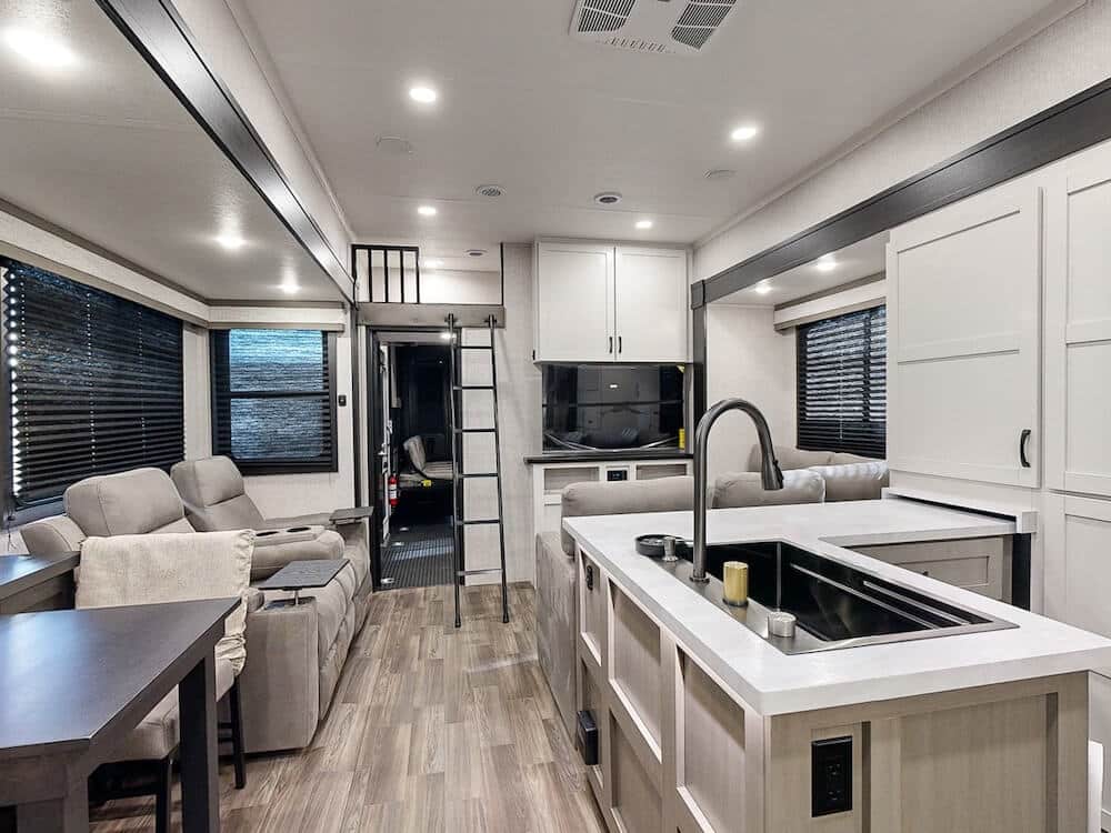 Jayco-Seismic-395-2025-wideinteriorliving