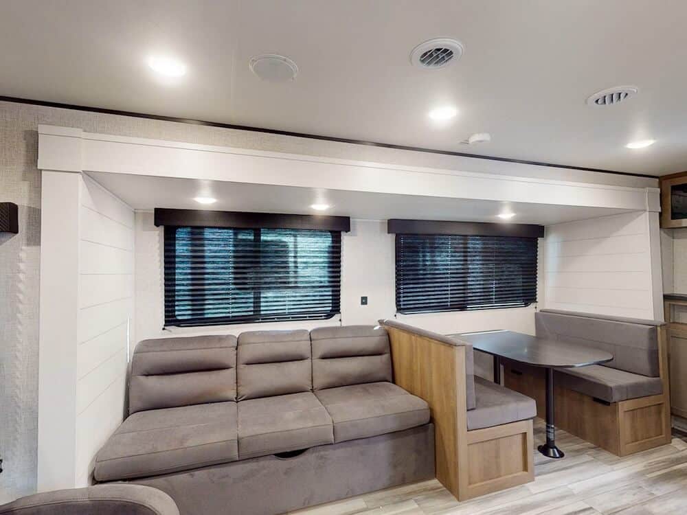 Jayco-Jay-Flight-SLX-262RLS-2025-extraimage1