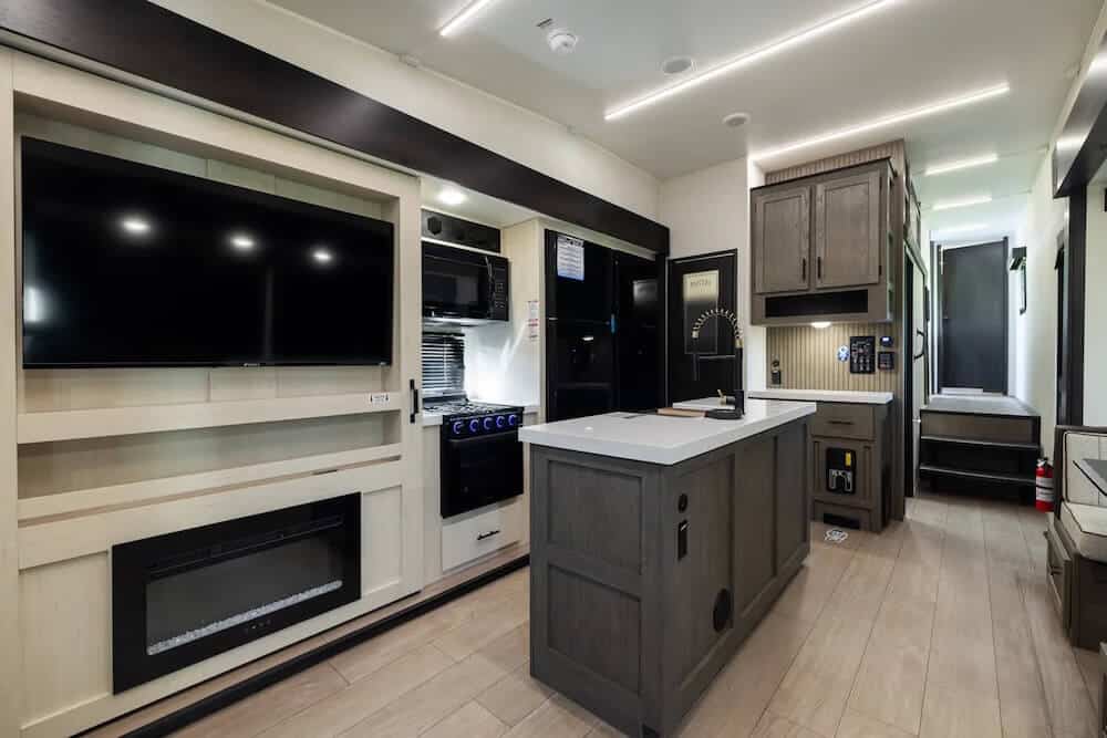 2026 Arctic Wolf 3650SUITE 02 Back to front view copy