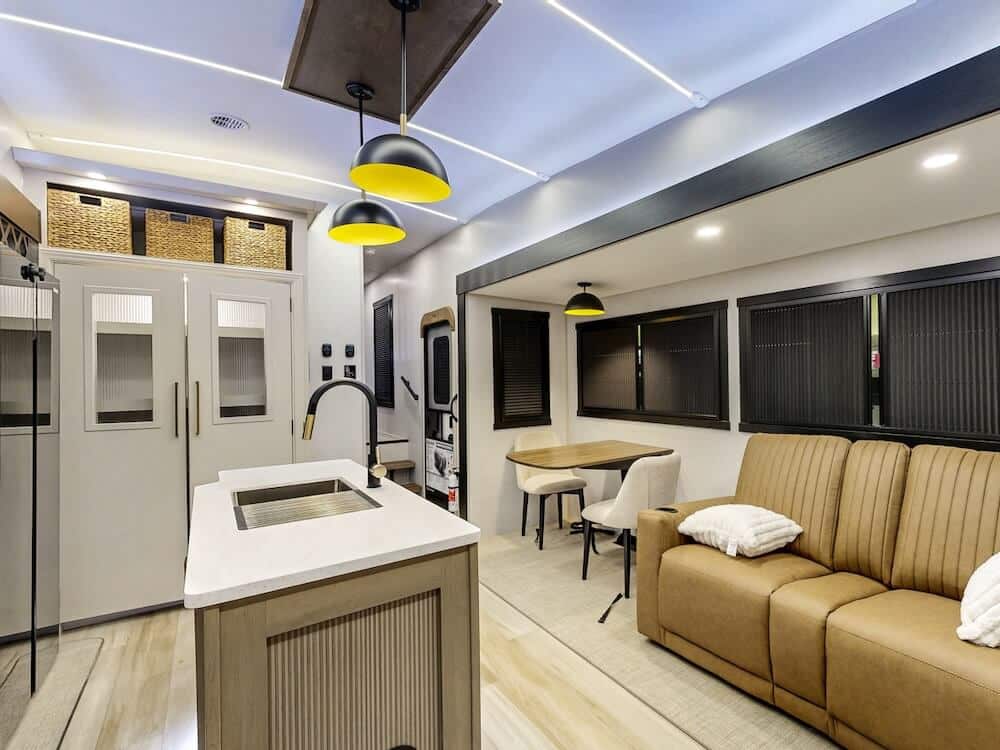 Forest-River-Salem-Hemisphere-369BL-2025-extraimage1