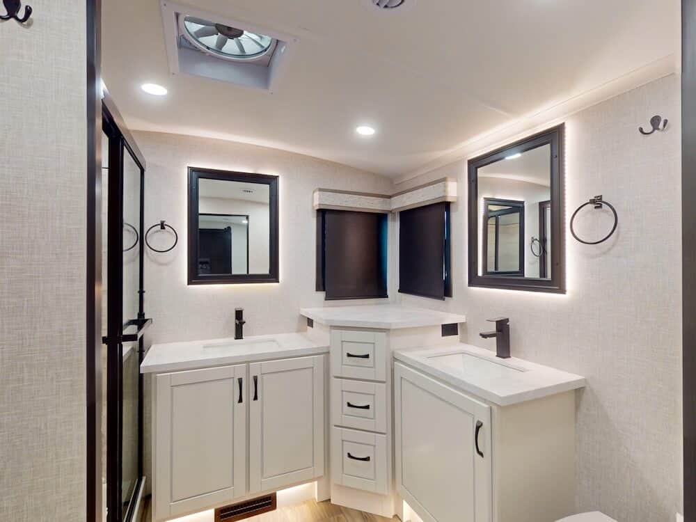 Jayco-North-Point-382FLRB-2025-bathroom