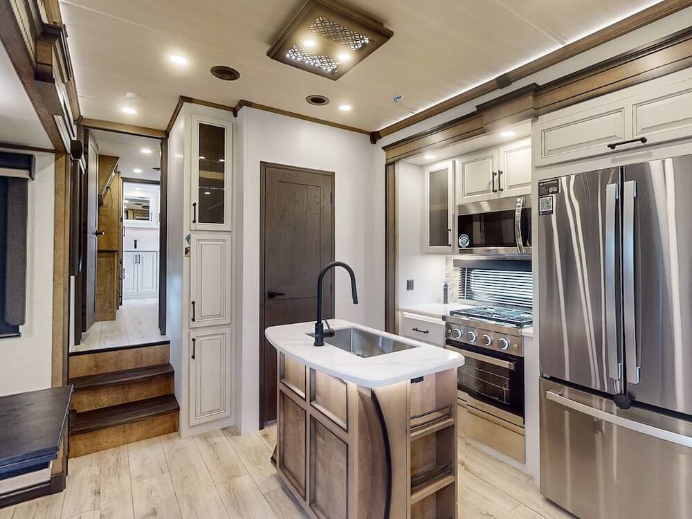 Keystone-Montana-3761FL-2025-wideinteriorliving