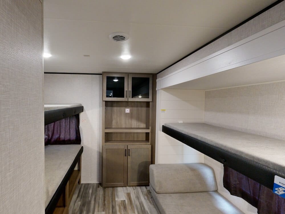 Jayco-Jay-Flight-SLX-321BDS-2025-extraimage1 travel trailer with bunk room