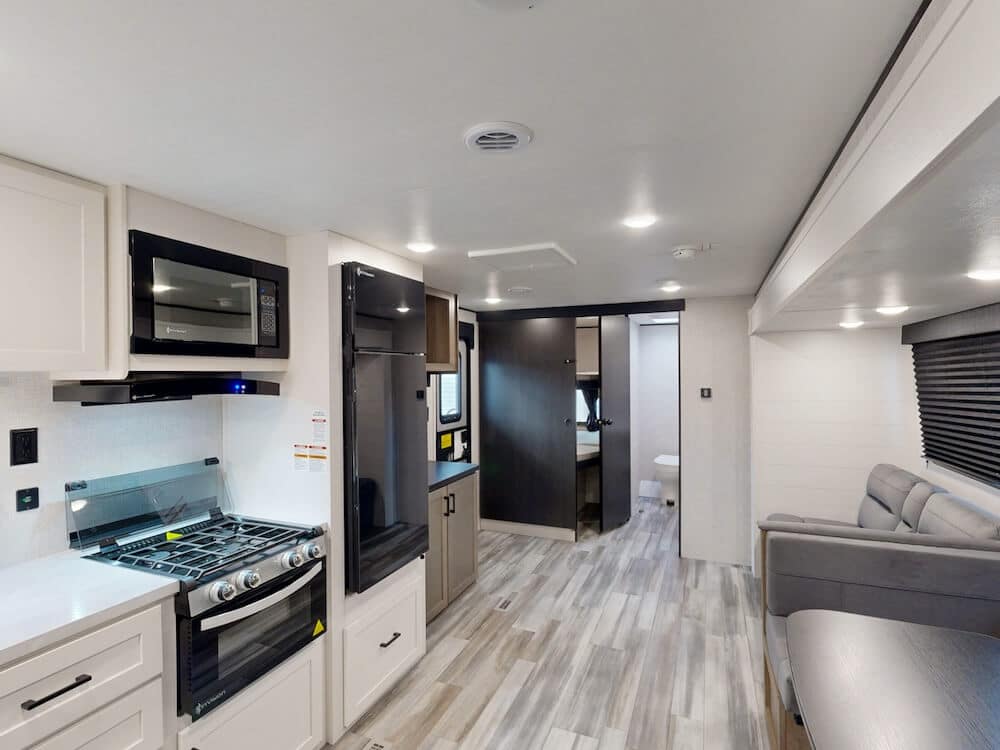 Jayco-Jay-Flight-SLX-330TBS-2025-wideinteriorliving