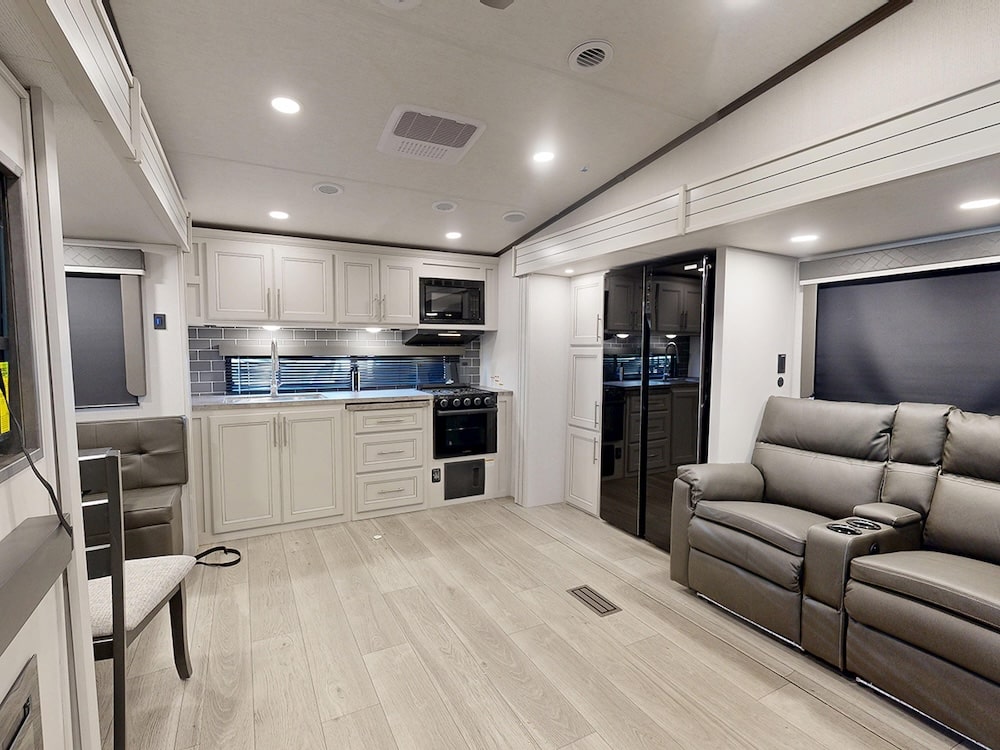 Keystone-Cougar-26RKE-2025-wideliving