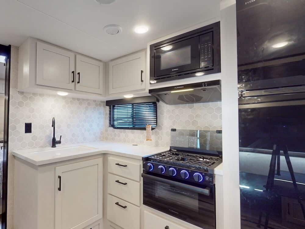 Jayco-Jay-Feather-25RB-2024-kitchen