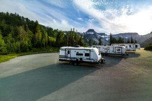 Eddie Bauer fifth wheel vs travel trailer featured image