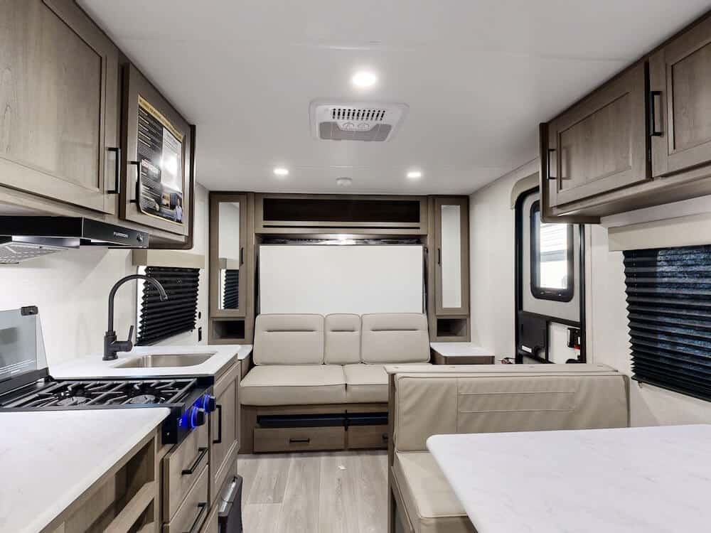 Grand-Design-Transcend-One-151RB-2025-extraimage1