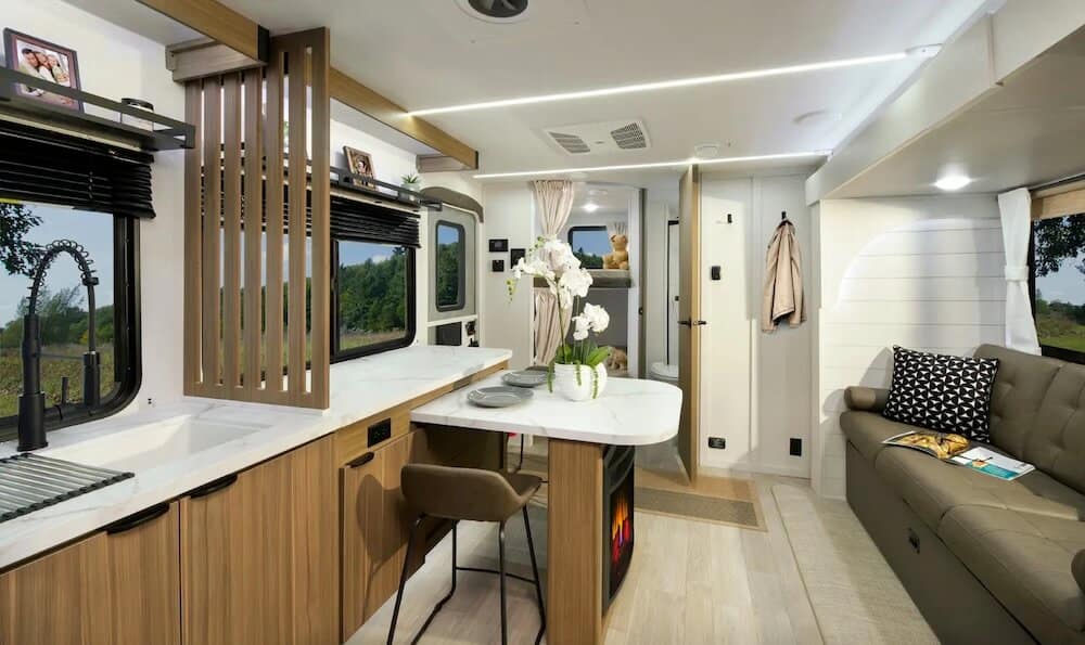 260ICE Major Front to Back copy travel trailer with slide out