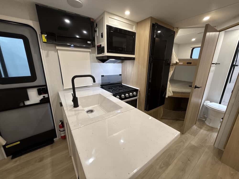 2026_winnebago_thrive_22mbh_rv820911_impel