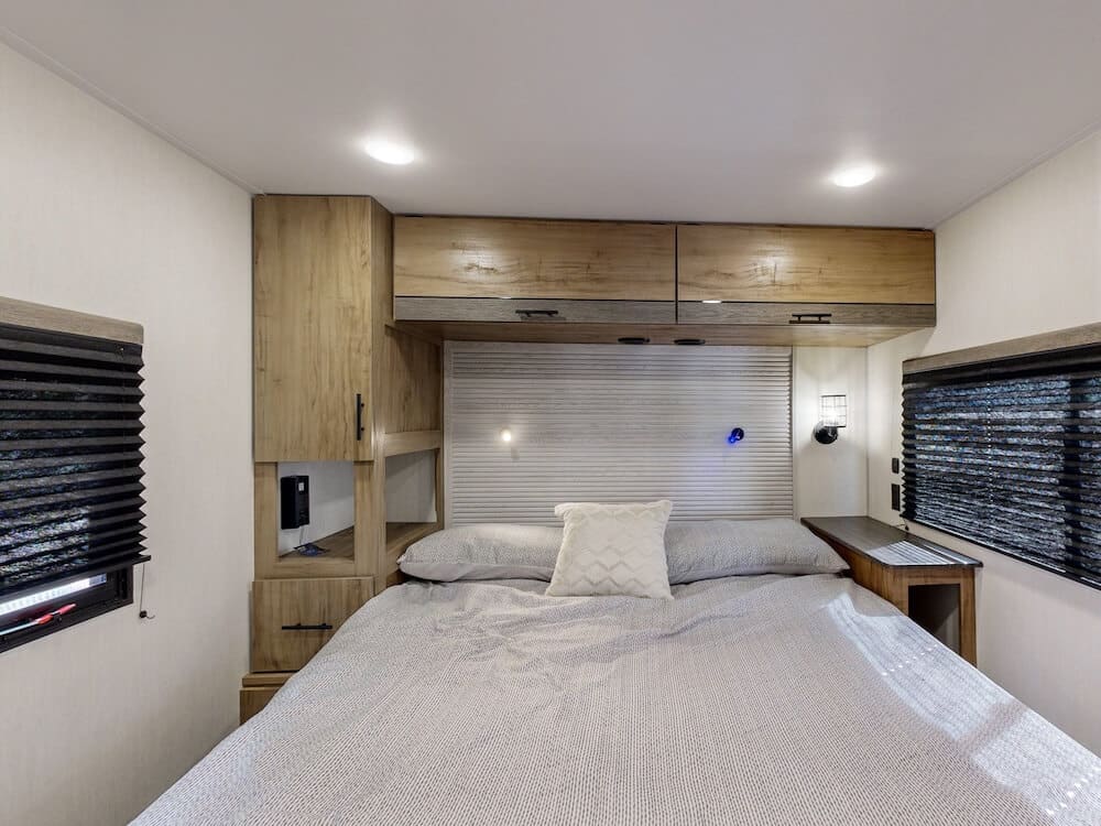 Forest-River-Campsite-Reserve-20JW-2025-bedroom