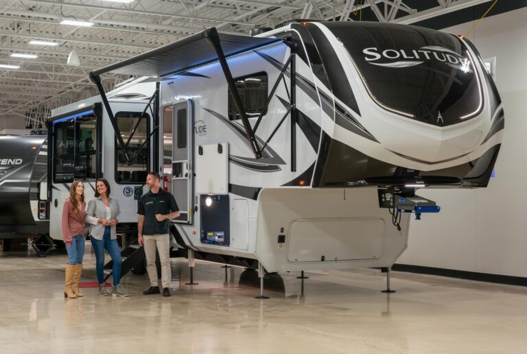 What Is the Best 5th Wheel for Full-Time Living? | Camping World Blog