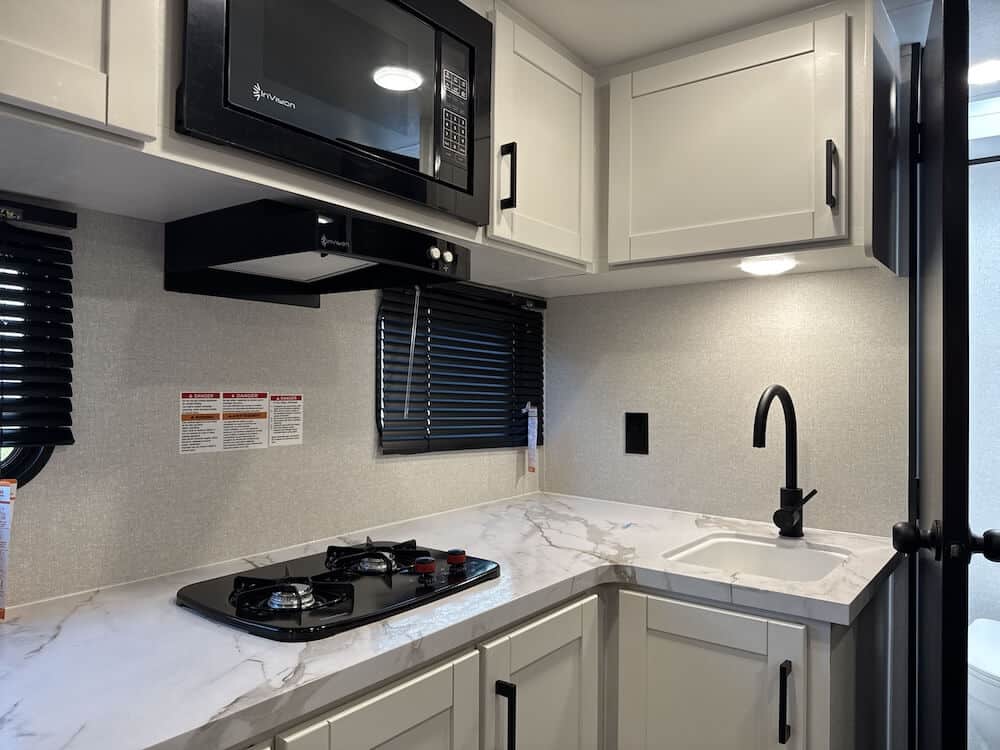 Jay Flight SLX 160LKW Kitchen 