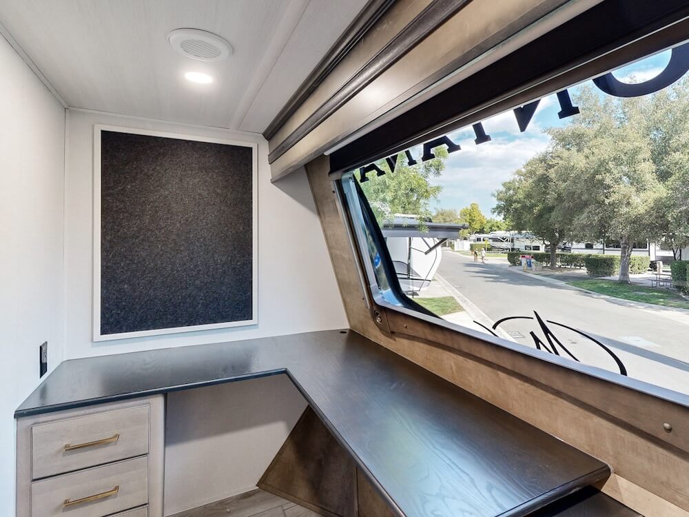 Keystone-Montana-3941FO-2025-office