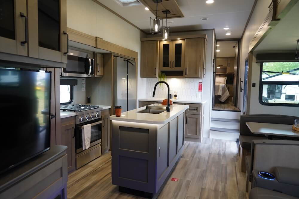 Reflection 362TBS kitchen