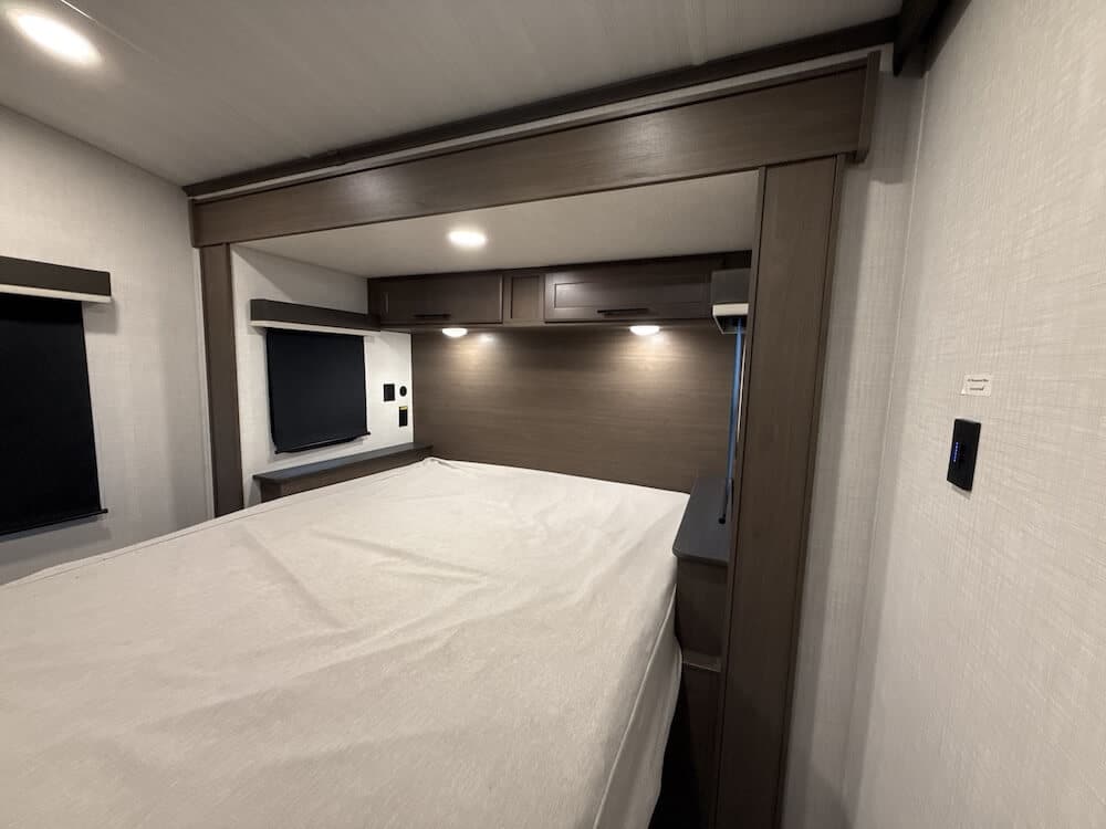 2026_keystone_cougar_25fkd_rv819142_impel-capture_close-up_bedroom