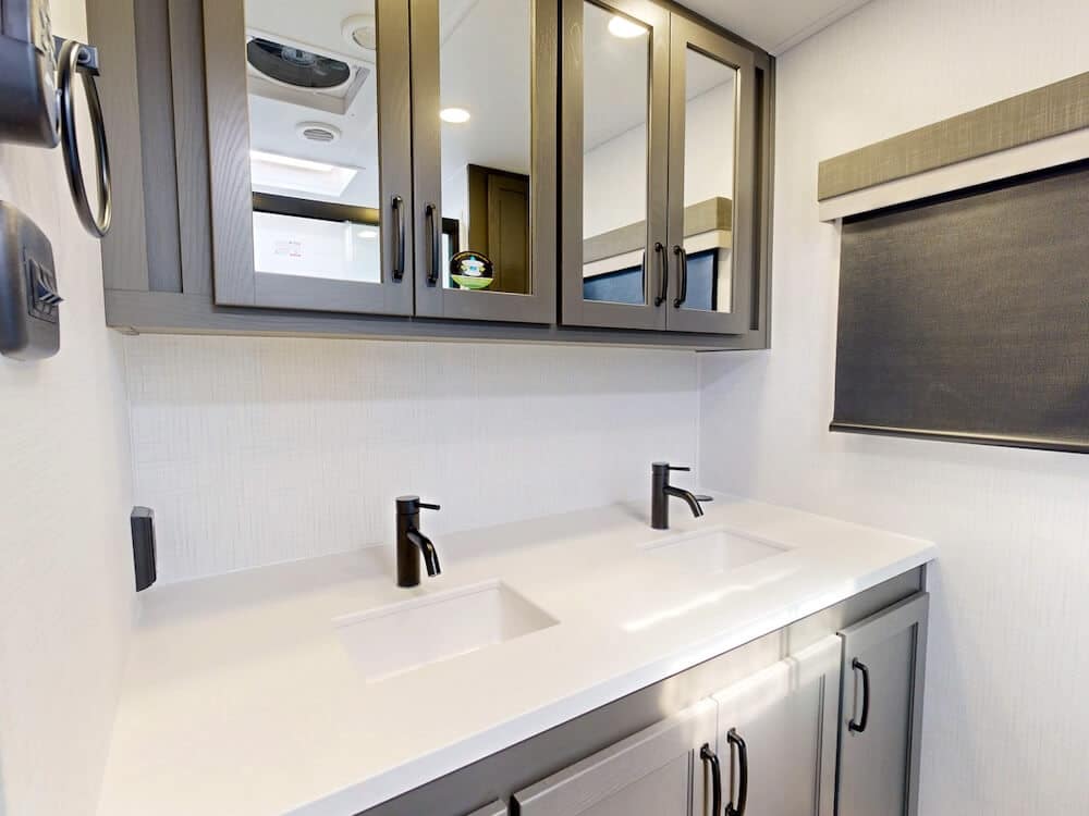 Forest-River-Rockwood-Signature-8263MBR-2025-front kitchen travel trailer bathroom