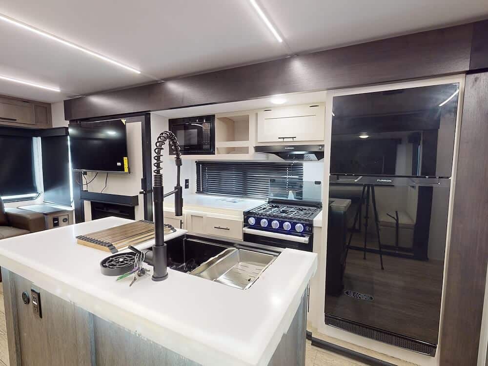 Forest-River-Alpha-Wolf-26RL-L-2025-kitchen