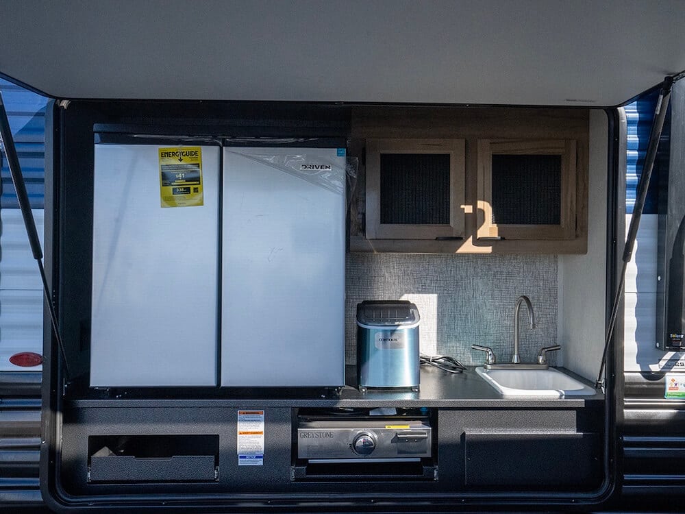 Forest_River_Grey_Wolf_29TE_Featureoutdoorkitchen