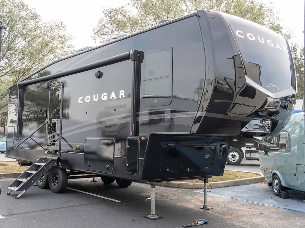 Keystone Cougar 260MLE Midnight Edition