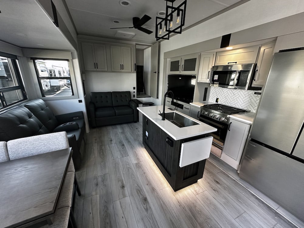 351BH living area
