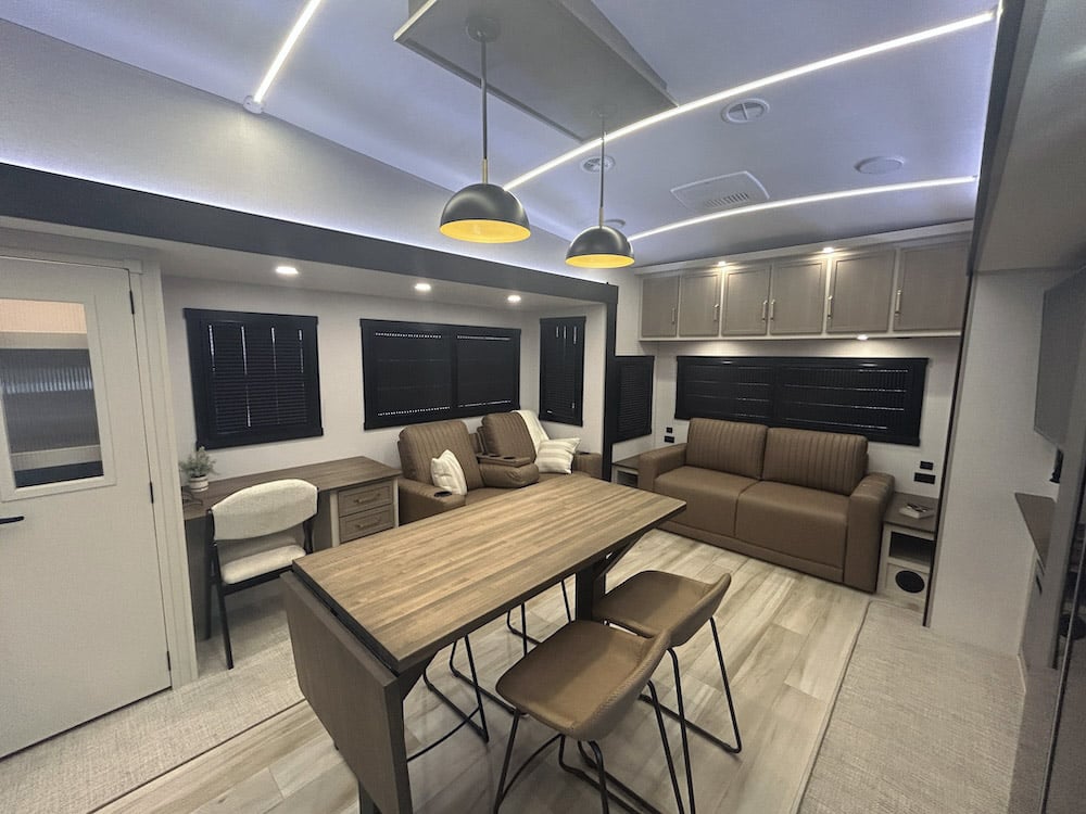 380WDR living area