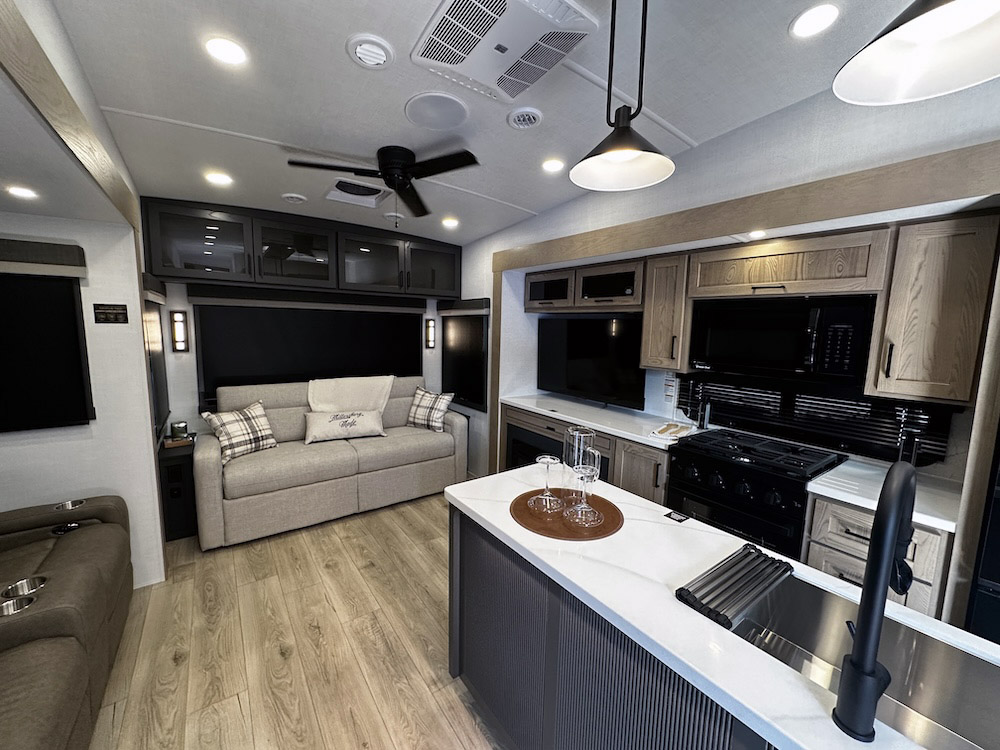 401SFB living area + kitchen