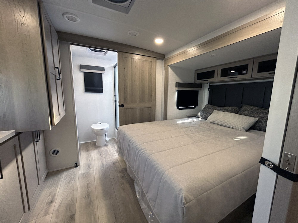 2523MBR bedroom