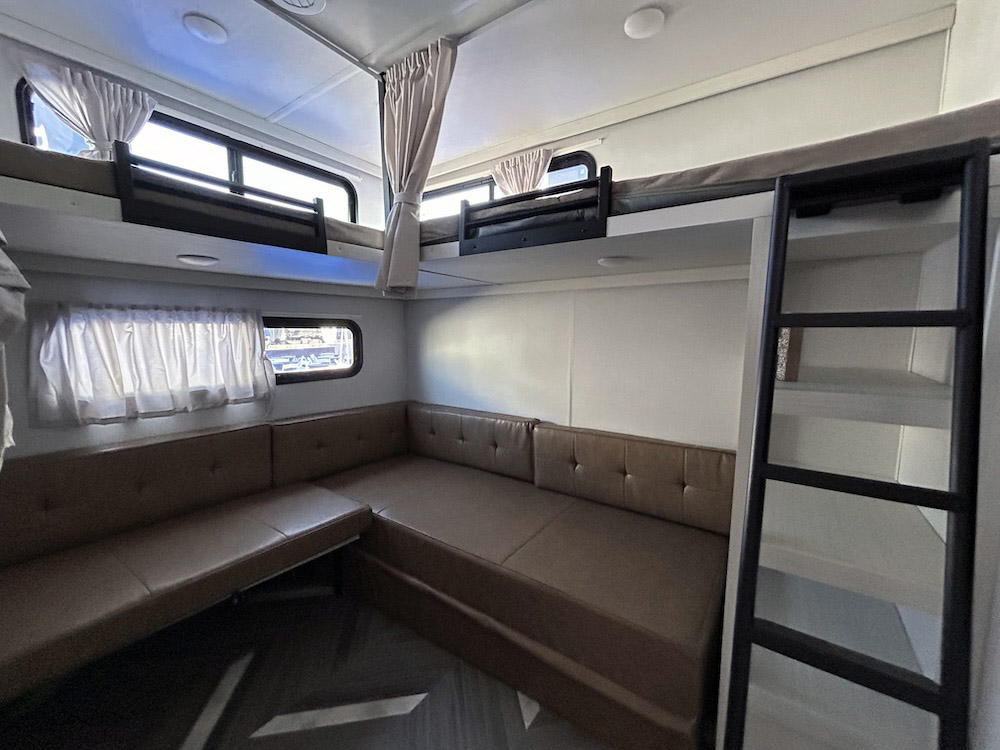 2890bhk bunk room