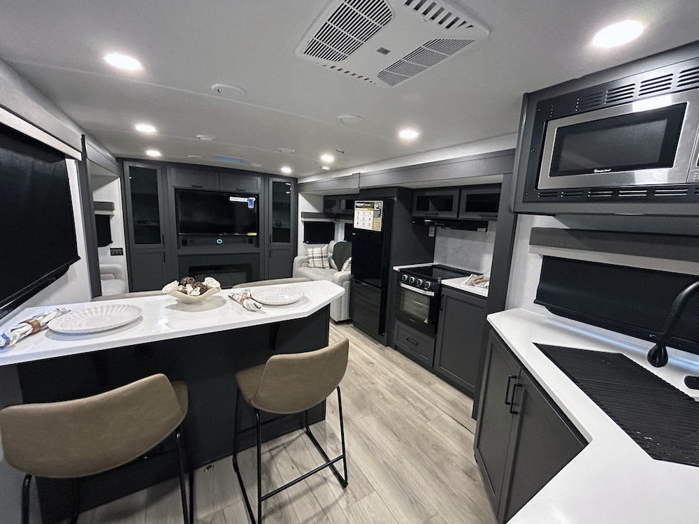 2908SRL rear living