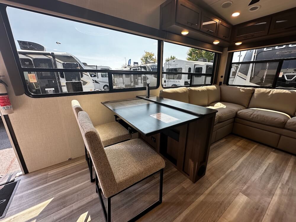 26RES dinette 1