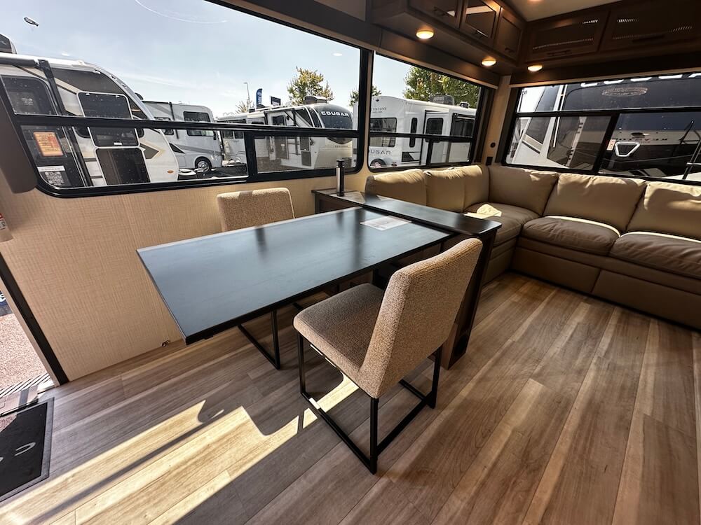 26RES dinette 2