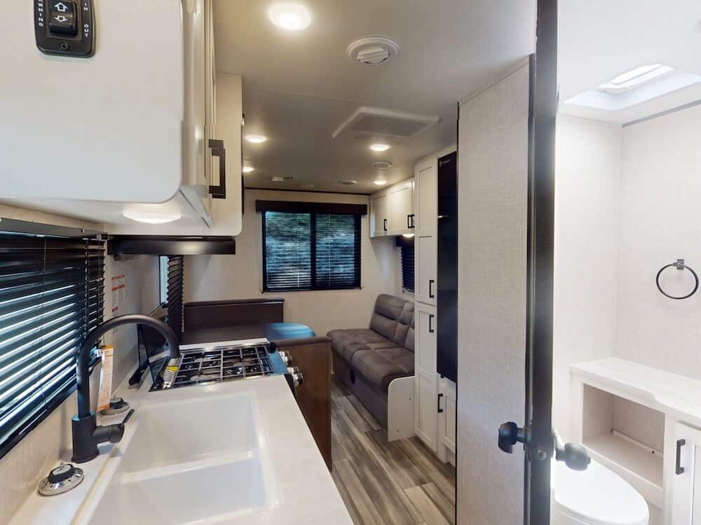 Jayco-Jay-Flight-SLX-210QB-2025-extraimage2