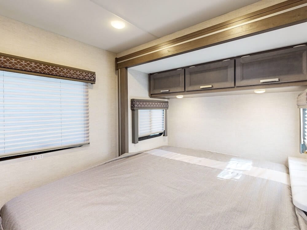 Thor-Freedom-Elite-22HZF-2025-bedroom