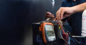 featured-how-to-charge-rv-batteries-09-2025
