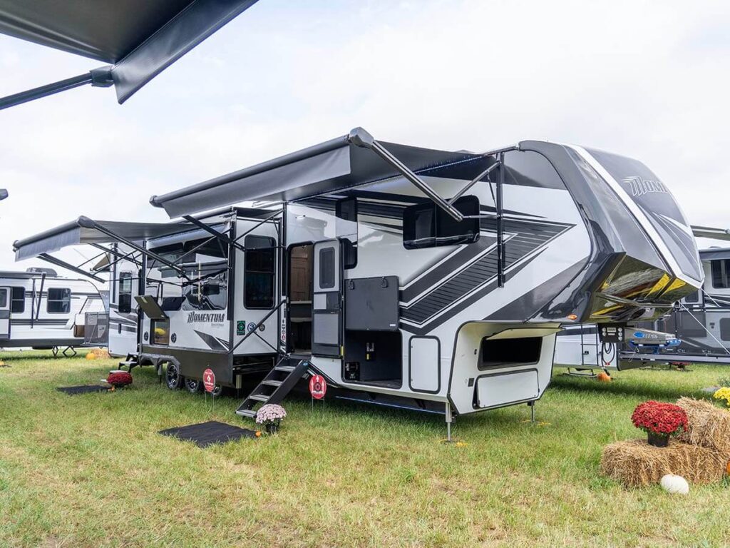 24GrandDesignMomentum397THSextpretty 4 season toy hauler