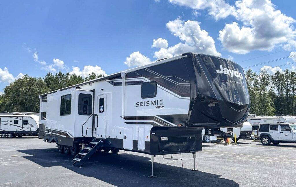 2026_jayco_seismic_399 best four season toy hauler