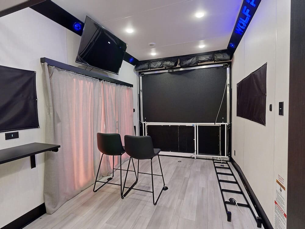 Forest-River-Wolf-Pack-350PACK15-2025_garage