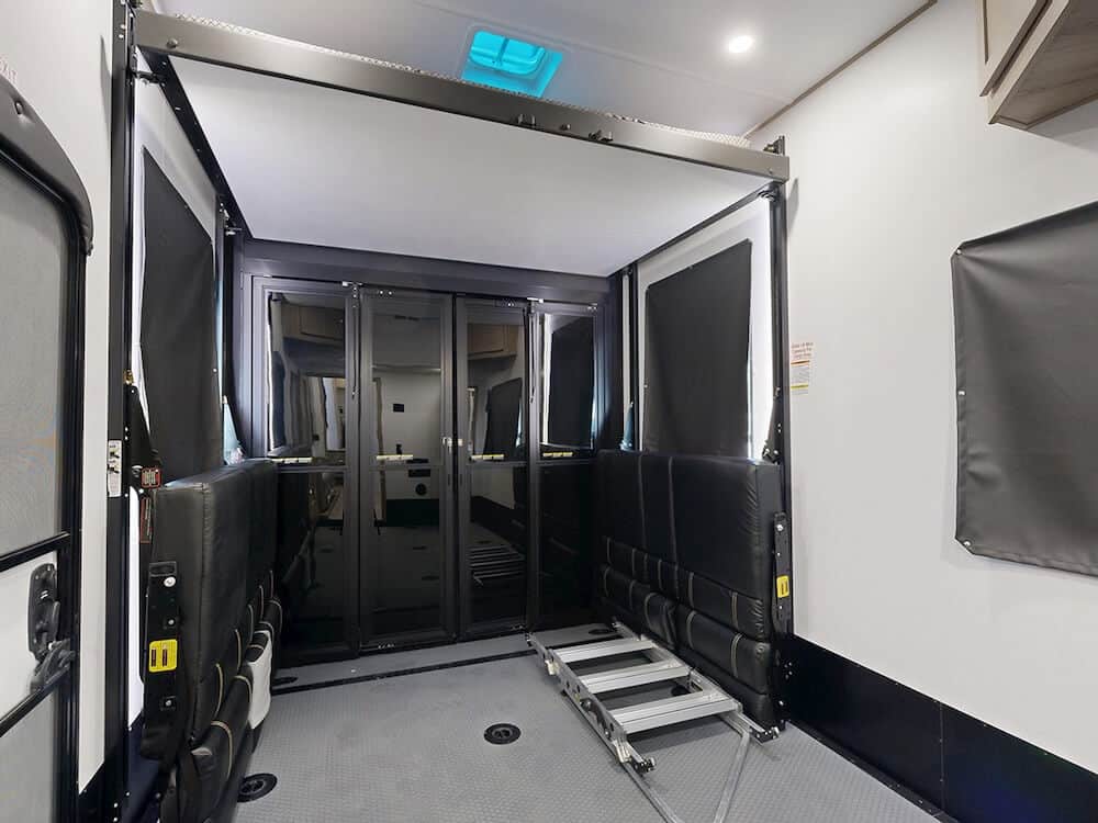 Keystone-Carbon-358-2025-garage