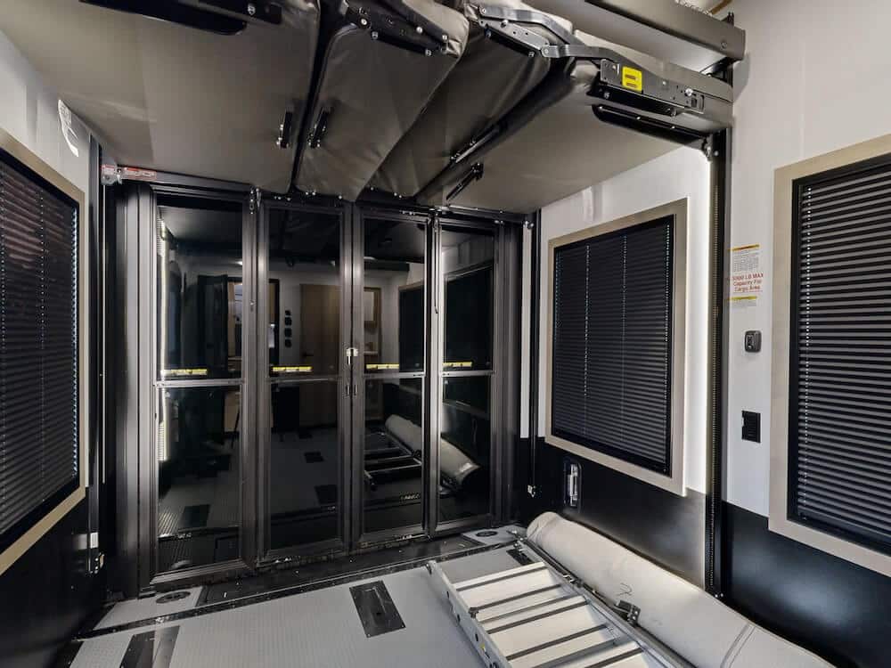 Keystone-Raptor-352-2025-garage