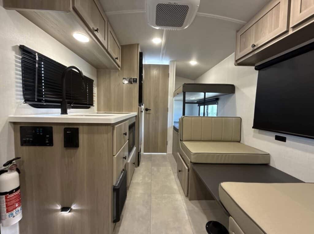 Rockwood Geo Pro 17LE wide interior living