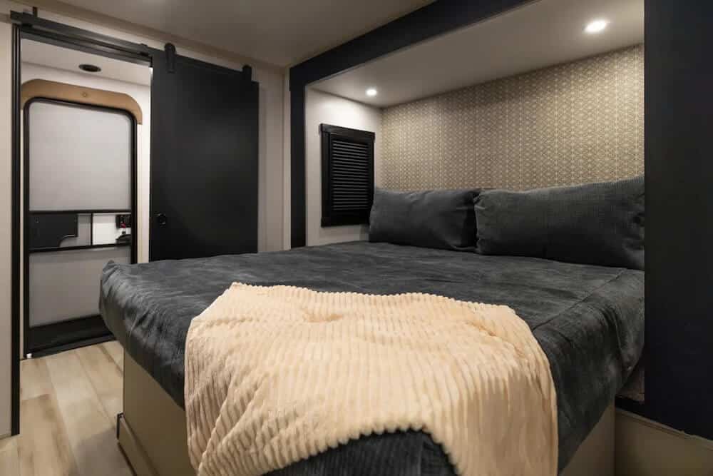 2026-FR-Fifth Wheels-376FAM-05 copy