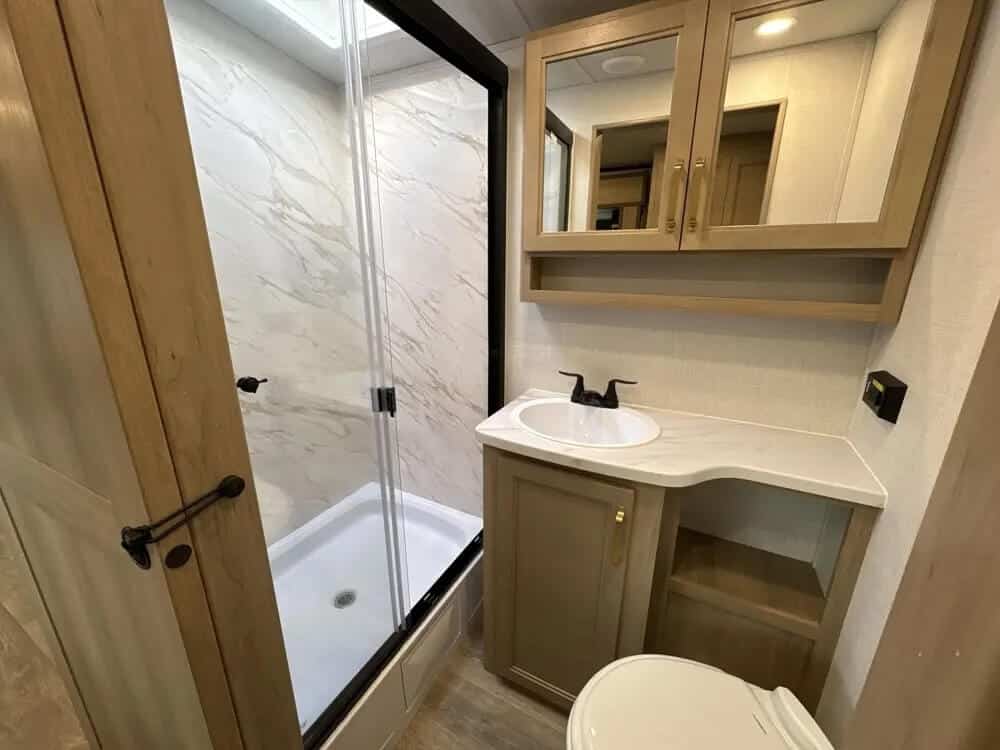 bathroom 2025_keystone_outback_342cg_sil2586293_impel-capture_close-up_bathroom-1