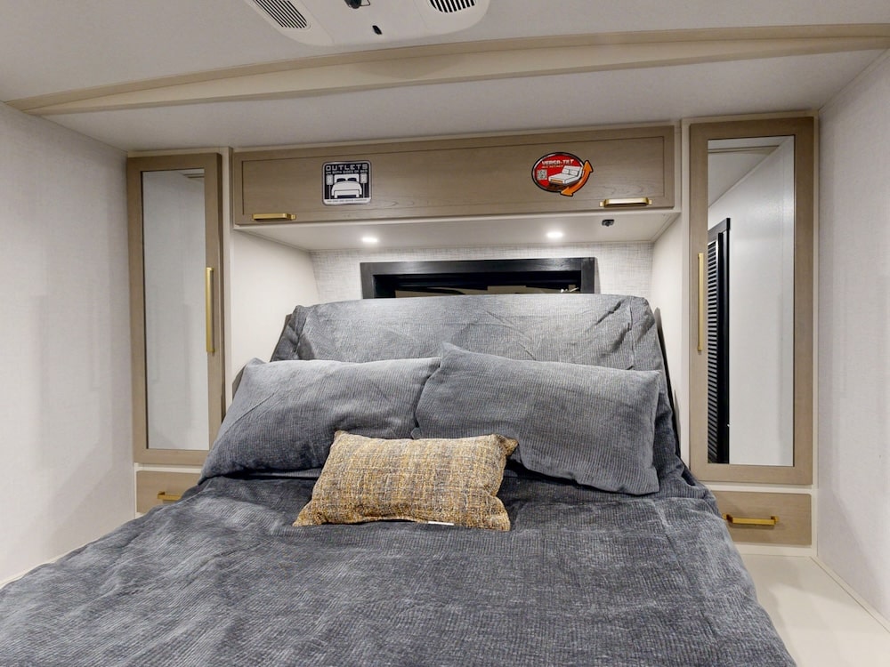 Forest-River-Salem-Hemisphere-310BHI-2025-bedroom