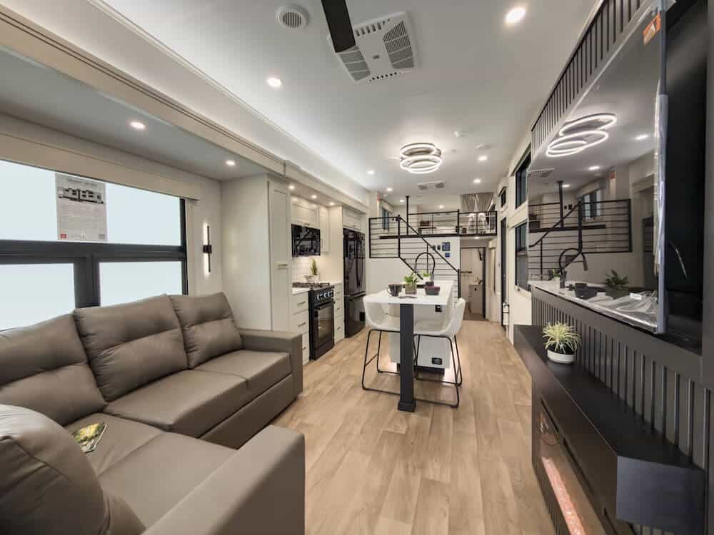 Foundation 42GD-B2F-web